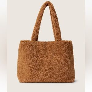 Brand new fuzzy tote bag! Perfect for fall & winter 🍁